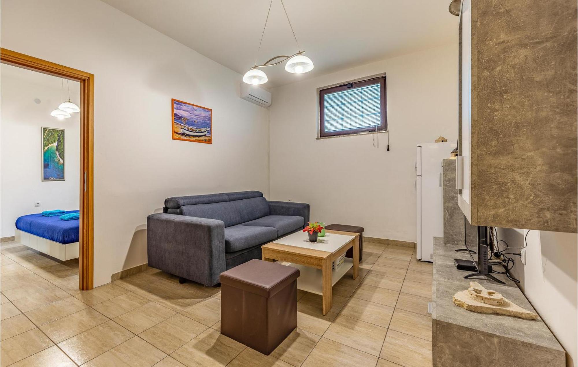 Amazing Apartment In Pula With Kitchen Екстериор снимка