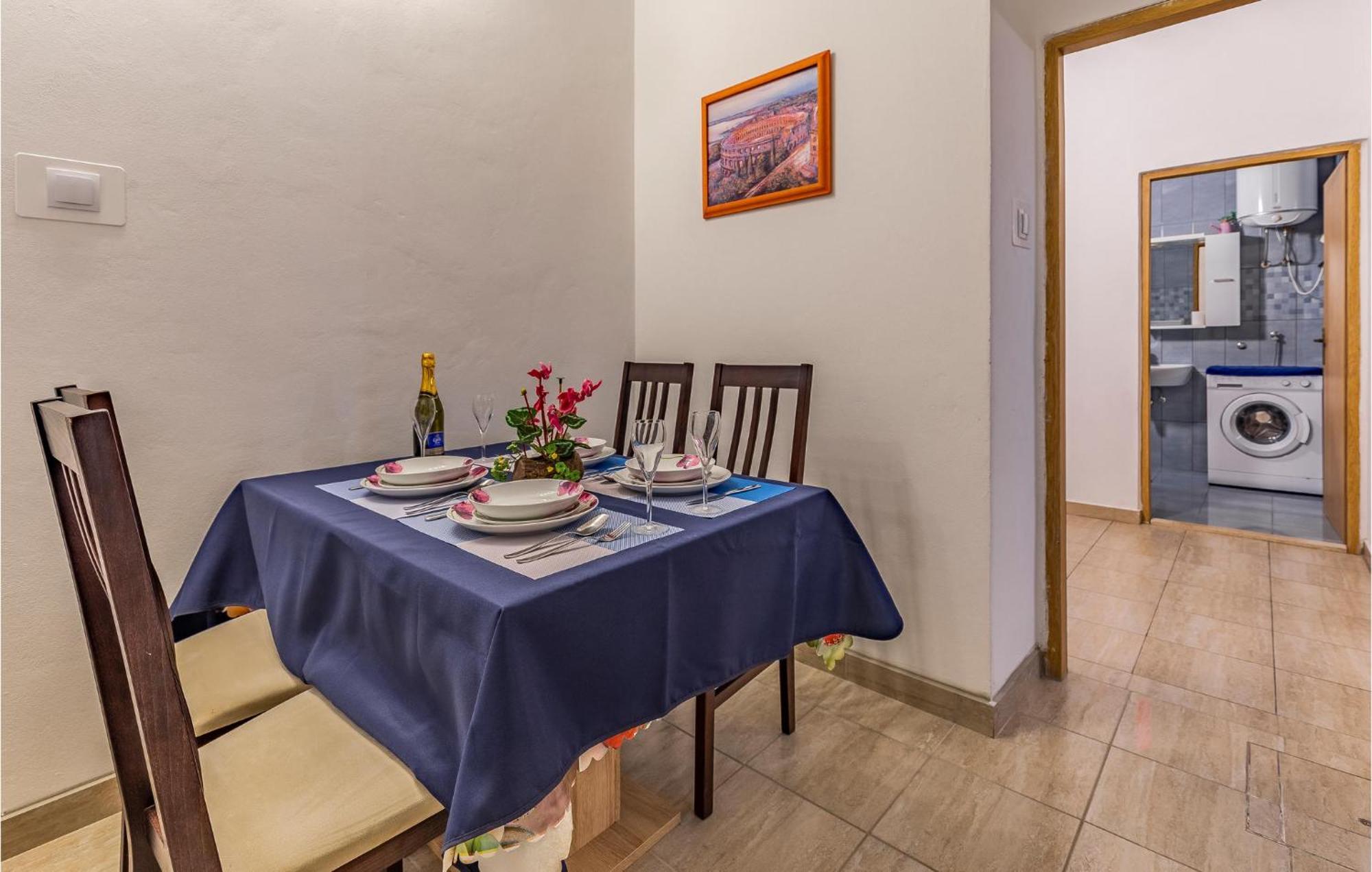 Amazing Apartment In Pula With Kitchen Екстериор снимка