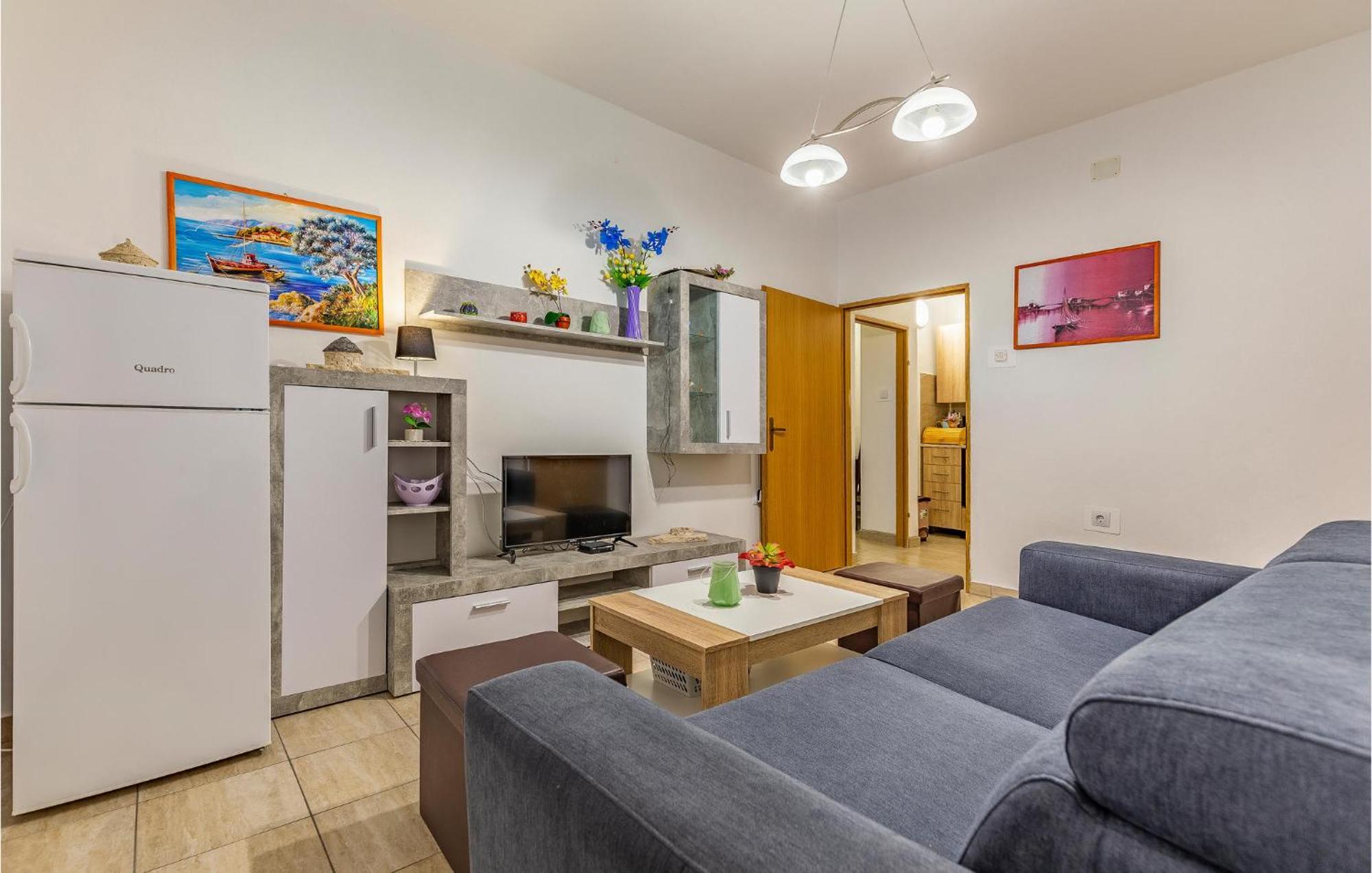 Amazing Apartment In Pula With Kitchen Екстериор снимка