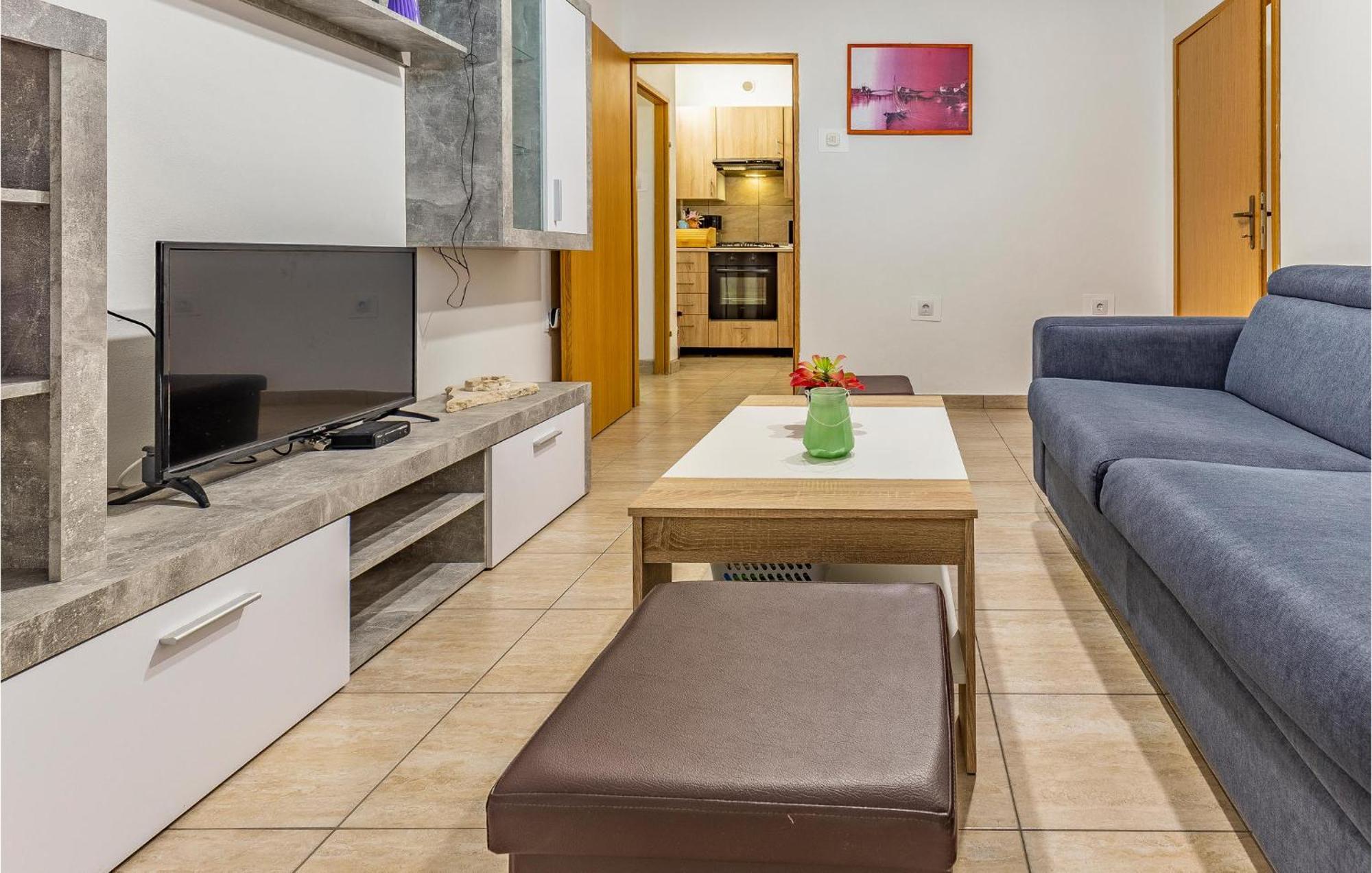 Amazing Apartment In Pula With Kitchen Екстериор снимка