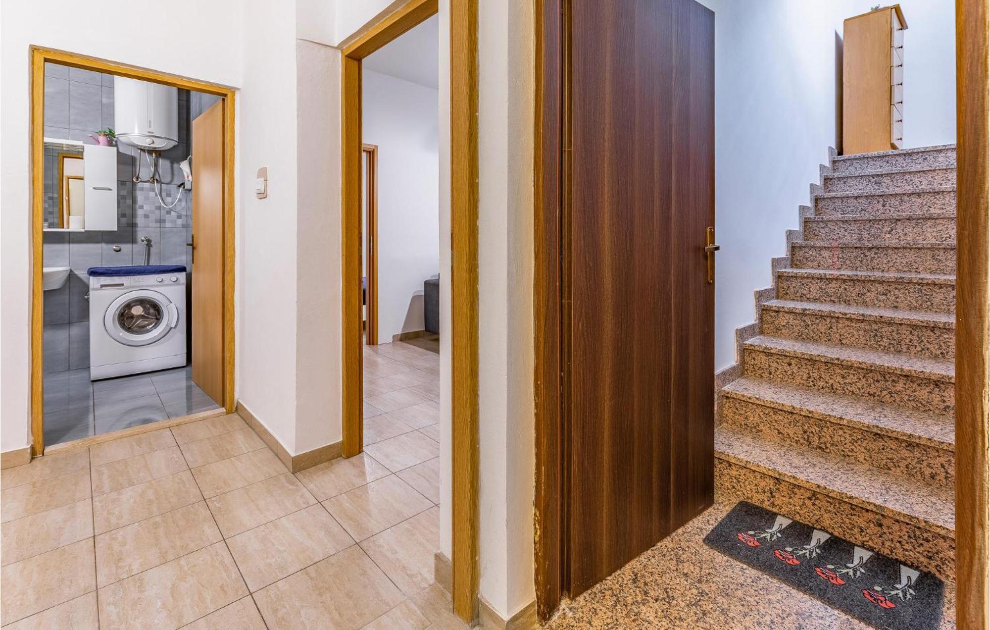 Amazing Apartment In Pula With Kitchen Екстериор снимка