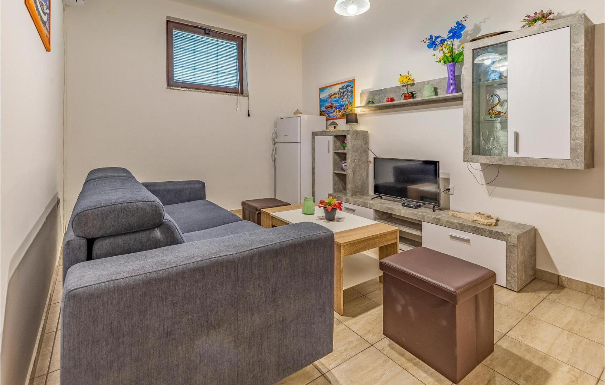 Amazing Apartment In Pula With Kitchen Екстериор снимка